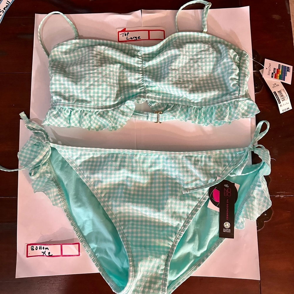 2 piece Swimsuit 2 pieces top Large Bottom XL New with tags